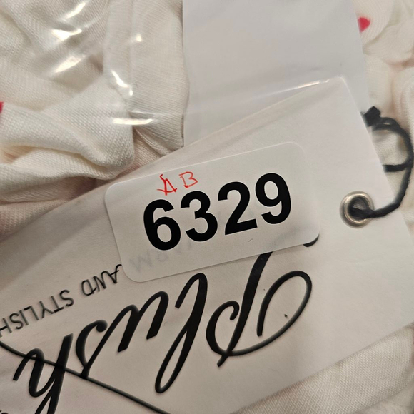 Revolve Plush Pajama Set Size S White Red Heart Print - Picture 8 of 8